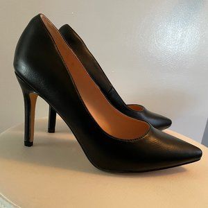 Women's Black Pumps